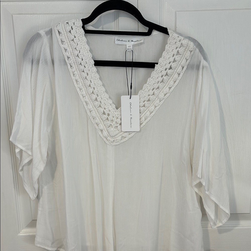 Chelsea & Theodore White V Neck Blouse